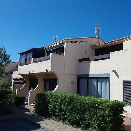 Aphrodite Village Naturiste En Bord De A アパート